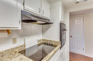 Walk to Myrtle Beach Townhome with Pool Access - Myrtle Beach - 1