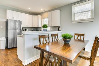 Walk to Blue Line: Sleek Apartment in Bucktown! - 9