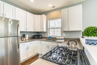 Walk to Blue Line: Sleek Apartment in Bucktown! - 2