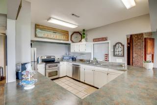 1 Mi to Lake Guntersville Scenic Condo Retreat! - Scottsboro - 1