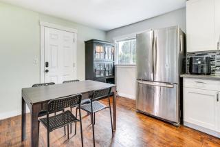 14 Mi to Dtwn Seattle Sleek Home with Large Yard - Renton - 3
