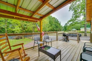 3 Mi to Dollywood Peaceful Cabin with Deck - 8