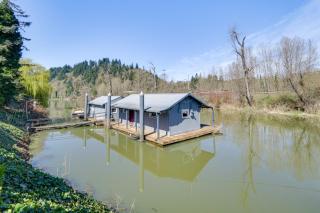 Fish, Swim and Hike Waterfront Home in Longview! - Longview - 0