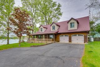 Lakefront Getaway with Dock in Akron - 9