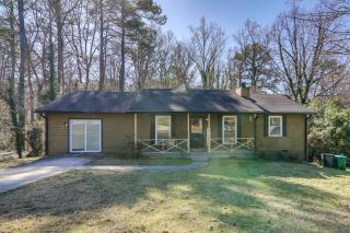 6 Mi to Stone Mtn Park The Forrest Home with Deck - 0