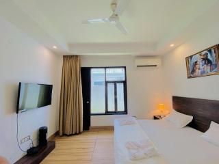 Rudra inn Peaceful 3BHK Villa near All Mandirs Vrindavan - 7