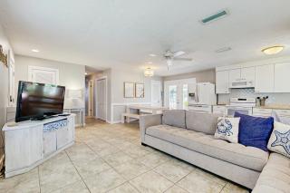 Spacious beach house with private pool, firepit and enclosed yard - 6