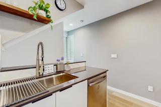 Rainier Valley Retreat - Seattle - 2