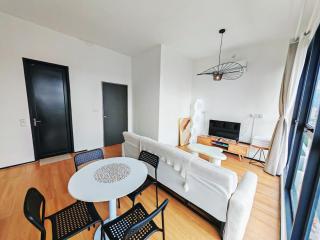 Stylish city center infinity pool unbeatable night view near to attractions, food, family friendly - 6