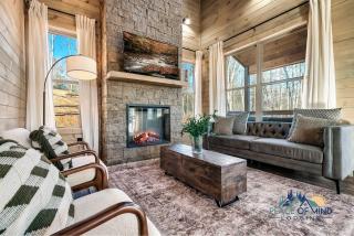 Gatlinburg Getaway Pool Hot Tub & Games - 0