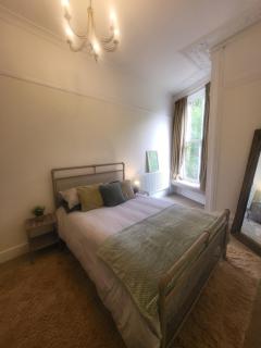 Quirky Central Bromley Apartment - 4