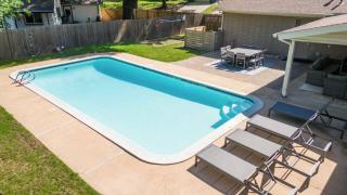 Pool Game Room Fireplace Single Story - Tulsa - 8