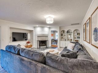 Pool Game Room Fireplace Single Story - Tulsa - 6