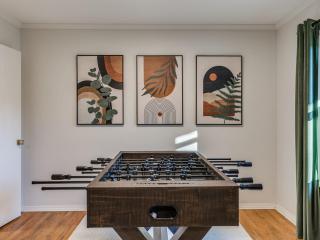 Pool Game Room Fireplace Single Story - Tulsa - 2