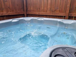 Oak 9 Hot Tub - Garton - 9