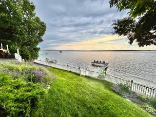 Spectacular Suttons Bay Stay - Game Room Kayaks Pizza Oven & More - 6