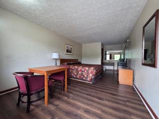 Deerfield Lodge - 2