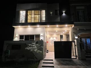 Roshan villa 3BHK - Lahore - 0