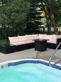 909 & Vine Photo Worthy Home With Pool - 6