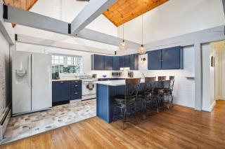 Beach Plum Cottage Steps to Beach Loft AC - - 0