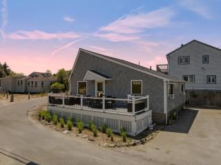 Beach Plum Cottage Steps to Beach Loft AC - - 9