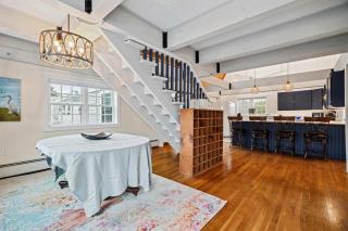 Beach Plum Cottage Steps to Beach Loft AC - 4