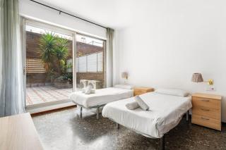 Sunlit Expansive Terrace, Ac & Outdoor Seating - 1