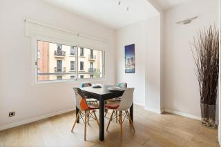 Eixample Ac, Sunlit Balcony & Prime Location - Barcelona - 5