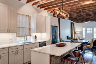 Charming LGD Stay Mardi Gras - 1