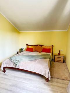 Yellow House - 6