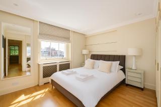 Beautiful 2-Bed Apartment with Private Elevator - Next To Winter Wonderland Hyde Park & Harrods - Londen - 5