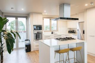 Huge Stylish Art Loft with Spa & Soaring Ceilings - 1