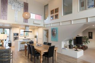 Huge Stylish Art Loft with Spa & Soaring Ceilings - Christchurch - 8
