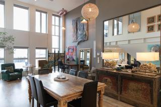 Huge Stylish Art Loft with Spa & Soaring Ceilings - Christchurch - 9