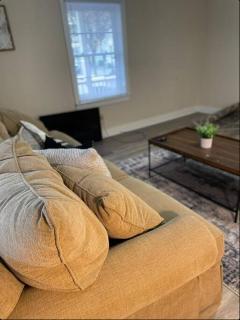 Stylish And Convenient With Wifi & Fenced Yard - Charlottesville - 2