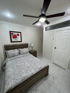 Veroniques House Two Bedroom Woodbrook Apartment- Prime location - 9