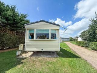 Cosy Dog Friendly Caravan, Near To Great Yarmouth In Norfolk Ref 10029Rp - Belton - 4