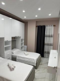 Palm View Luxury Apartment Golem - 2