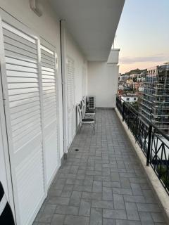 Palm View Luxury Apartment Golem - 4