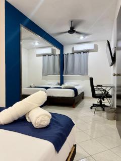 Sunlit Hideaway plus shared Pool for 6 - 6