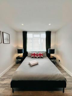 Bright Flat near Neasden Station - London - 8