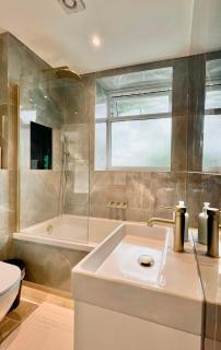Bright Flat near Neasden Station - 6