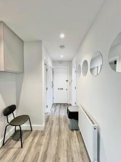 Bright Flat near Neasden Station - 5
