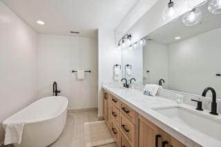 Scenic Location, Sleeps 8, 5 min to Base & Bike Access, Private Hot Tub, Walk to restaurants! - 3