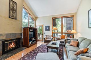 Alpine Escape, Sleeps 8, 3BR Townhouse, Pools & Hot Tubs, 8 Min Walk to Lifts, Fireplace - 3