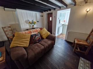 Alma Cottage - Cosy Romantic Retreat - Log Burner - Ramsgate - 7