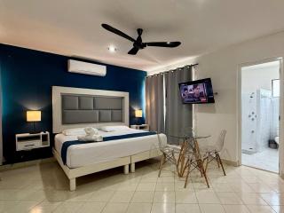 Charming Light-Filled Stay for 2 with Pool - 8