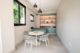 Views, pool and gym, 2 BR family friendly - 7