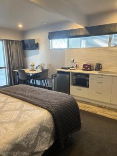 Self Contained gem in the country, near to town - - 4