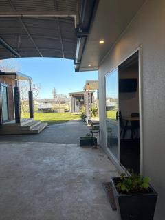Self Contained gem in the country, near to town - - 8